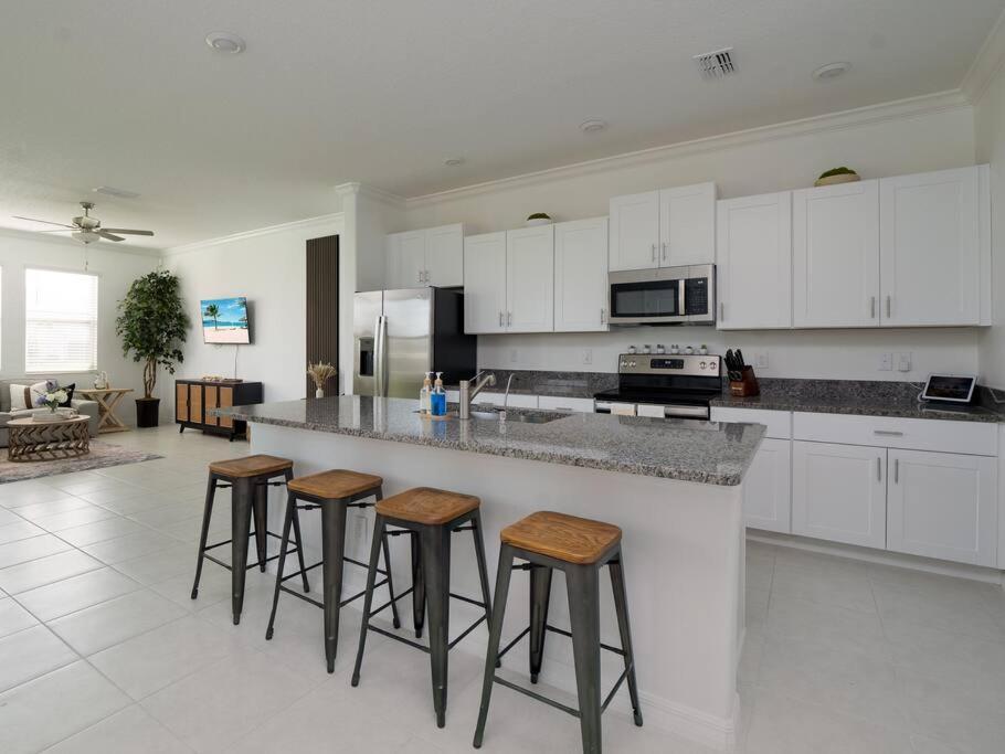Modern Oasis! 3Br Townhouse In A Lagoon Community 卫斯理堂 外观 照片